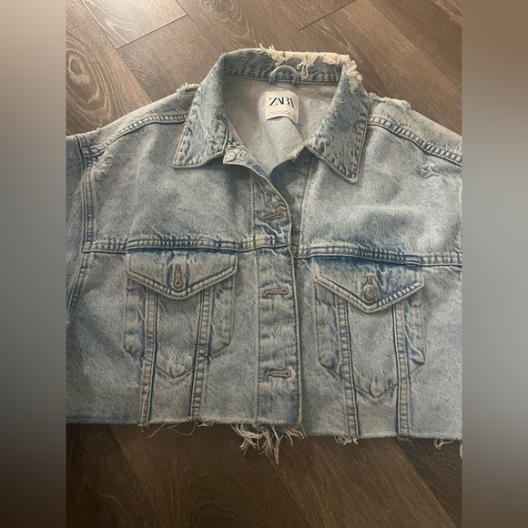 Oversized Cropped Denim Jacket - Picture 2 of 4
